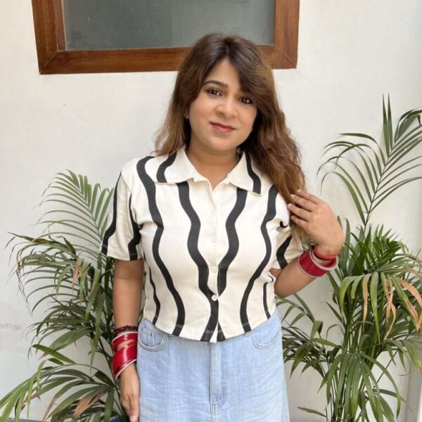 Wavy Mood Crop Shirt